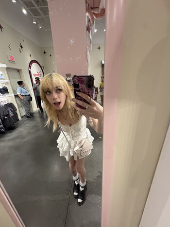 Full leaked Iluvmeww page private photo