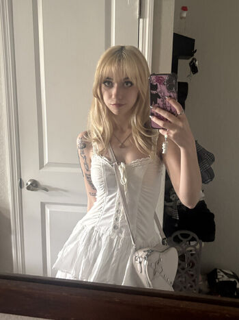 Full leaked Iluvmeww page private photo