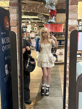 Full leaked Iluvmeww page private photo