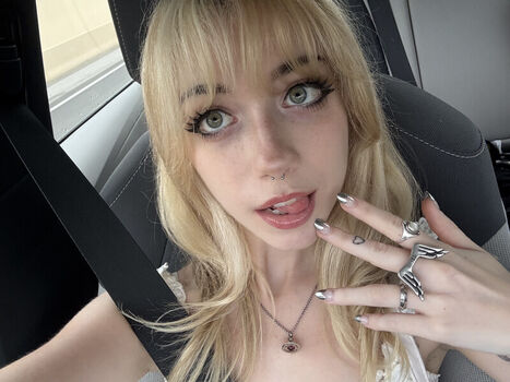 Full leaked Iluvmeww page private photo