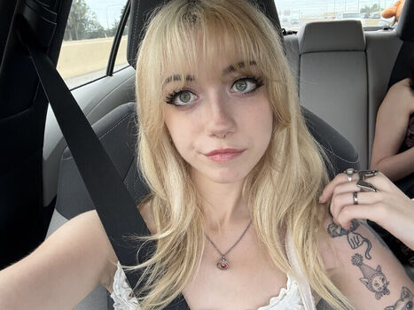 Full leaked Iluvmeww page private photo