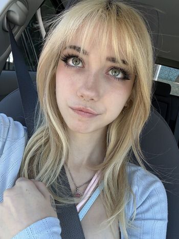 Full leaked Iluvmeww private photo