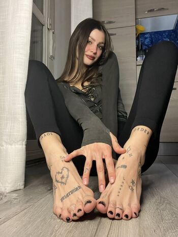 Full leaked Inked feet private photo