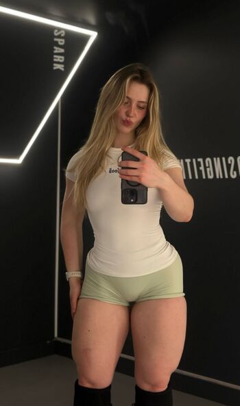 Full leaked Iquilou private photo