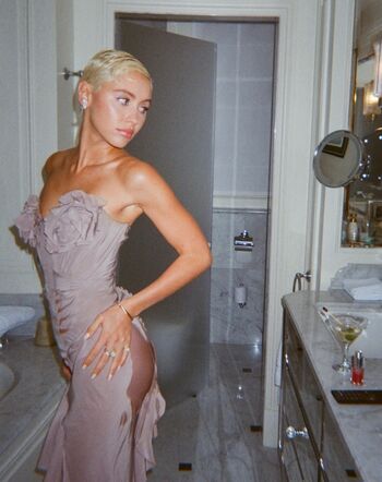 Full leaked Iris law private onlyfans photo