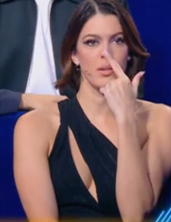 Full leaked Iris mittenaere page private photo