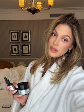 Full leaked Iris mittenaere private photo