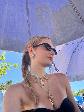 Full leaked Isa milan page private onlyfans photo