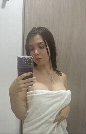 Full leaked Isabella gomez private photo