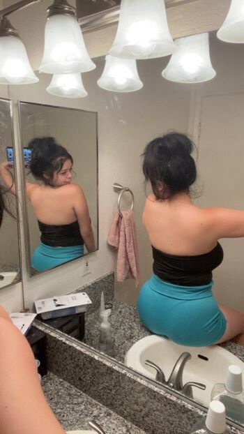 Full leaked Isabellawilde private onlyfans photo