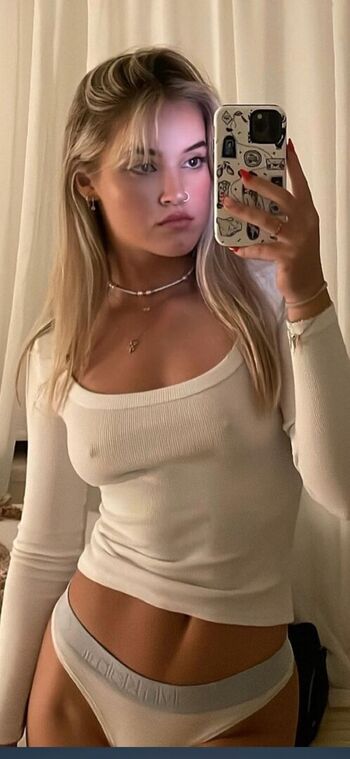 Full leaked Issy chan private photo