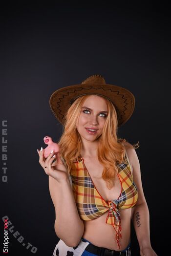 Full leaked Istripper page private photo