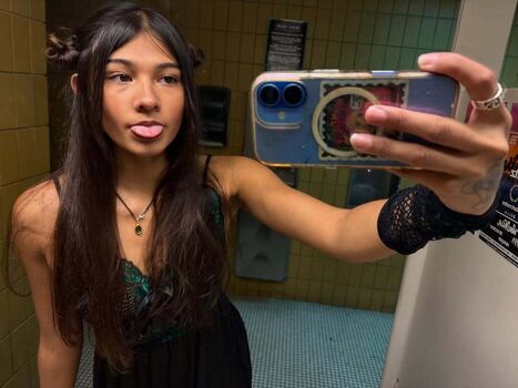 Full leaked Ithinkurlovely private photo