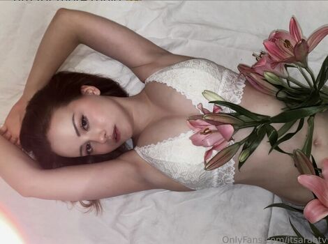 Full leaked Itsarahlaux private photo