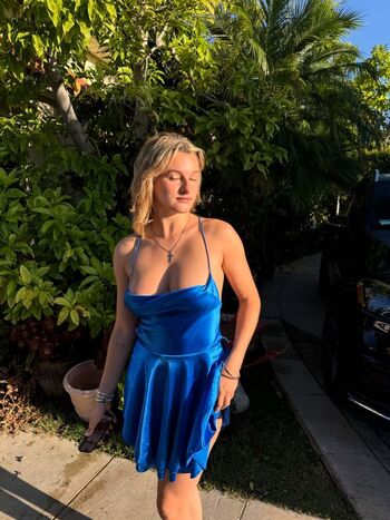 Full leaked Itscarlyjane  page private onlyfans photo