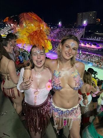 Full leaked Itscarlyjane  page private onlyfans photo