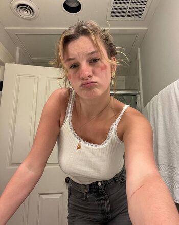 Full leaked Itscarlyjane  page private onlyfans photo