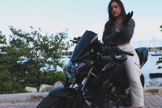 Full leaked Itscarolinamarie private photo