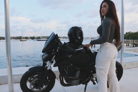 Full leaked Itscarolinamarie private photo