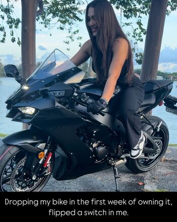 Full leaked Itscarolinamarie private photo