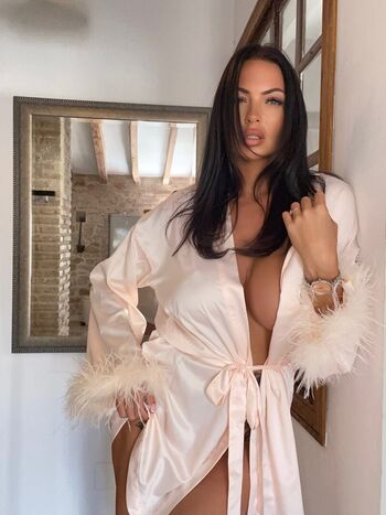 Full leaked Itschloelopezz private onlyfans photo