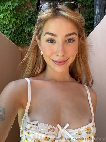 Full leaked Itsemilykent private photo