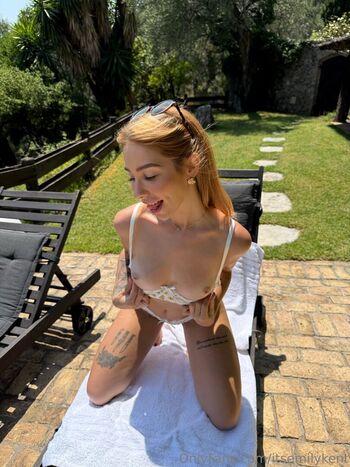 Full leaked Itsemilykent private photo