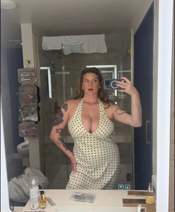 Full leaked Itshannahowo page private photo