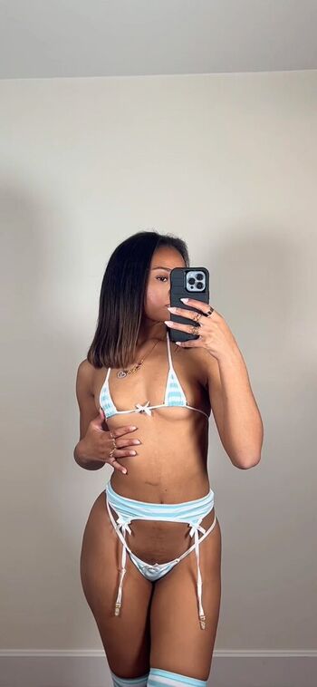 Full leaked Itshashiixo private onlyfans photo