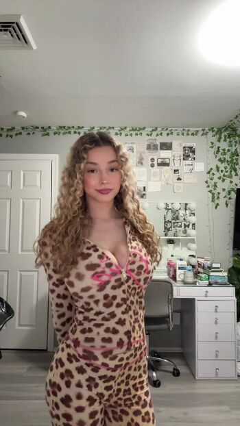 Full leaked Itskirapregiato private onlyfans photo