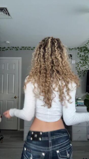 Full leaked Itskirapregiato private onlyfans photo