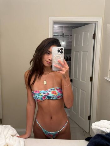 Full leaked Itslaaurr  page private onlyfans photo