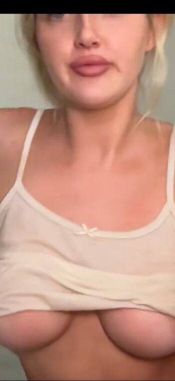 Full leaked Itslunaaaaa private onlyfans photo