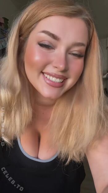Full leaked Itsschmolli private photo