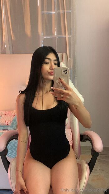 Full leaked Itszoepettit private onlyfans photo