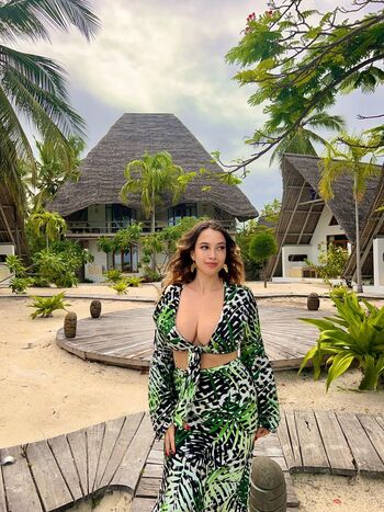 Full leaked Iunia feurdean page private onlyfans photo