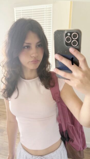 Full leaked Izisgones private photo