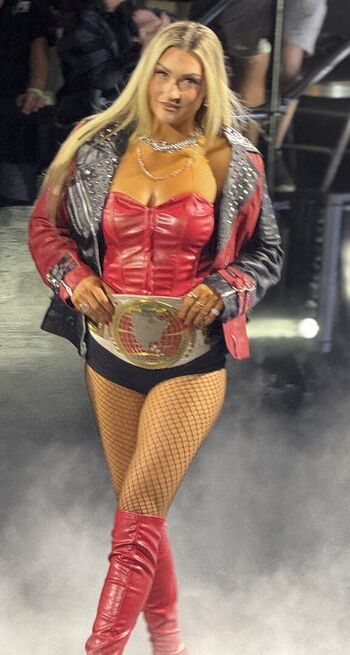 Full leaked Izzi dame page private onlyfans photo