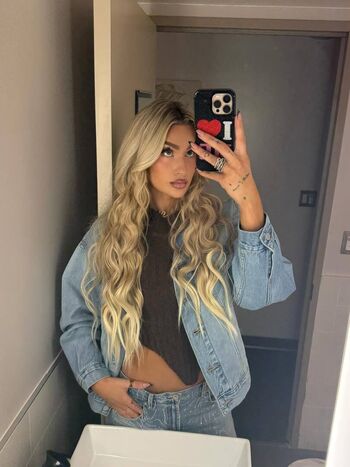 Full leaked Izzi dame page private onlyfans photo