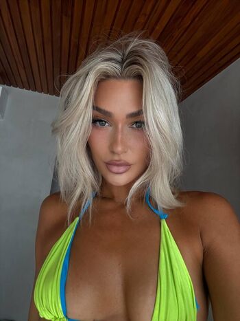 Full leaked Izzi dame page private photo