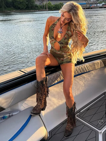 Full leaked Izzi dame page private photo