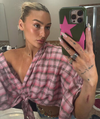 Full leaked Izzi dame page private photo