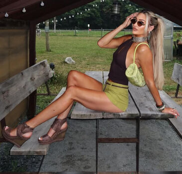 Full leaked Izzi dame private photo