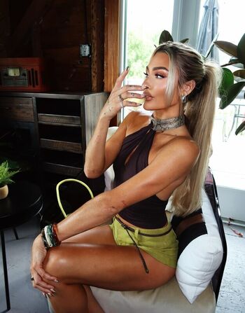 Full leaked Izzi dame private photo