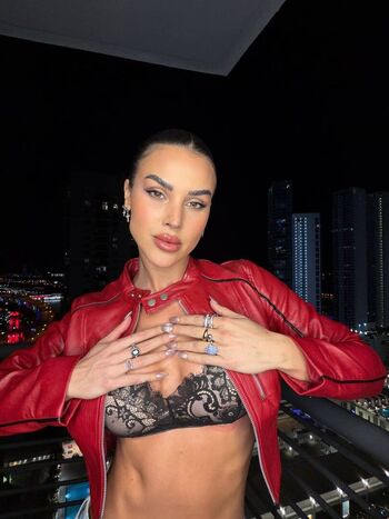 Full leaked Izztheshizzz private onlyfans photo