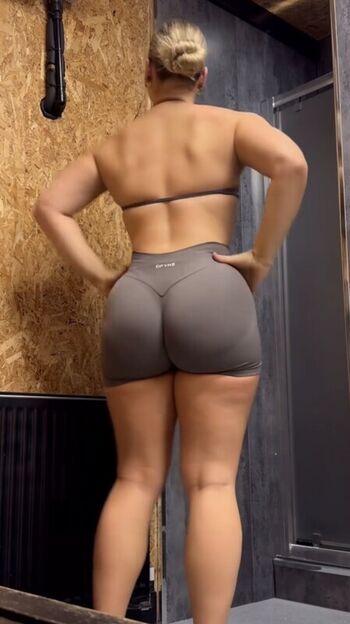 Full leaked Izzy swin page private photo