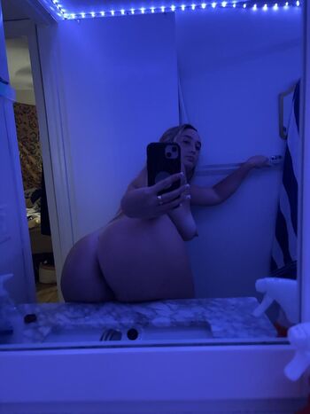 Full leaked Izzybabyygirl private onlyfans photo