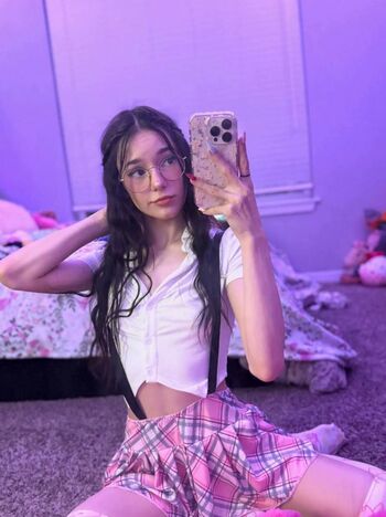 Full leaked Izzyuwuu private photo