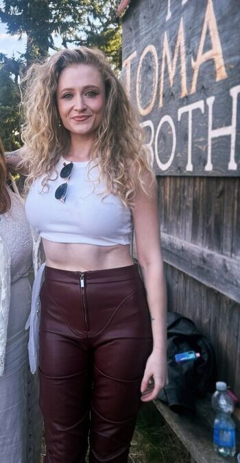 Full leaked Janet devlin private photo
