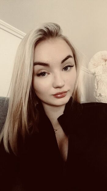 Full leaked Javorska private photo